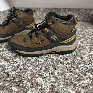 Keen boys hiking boot